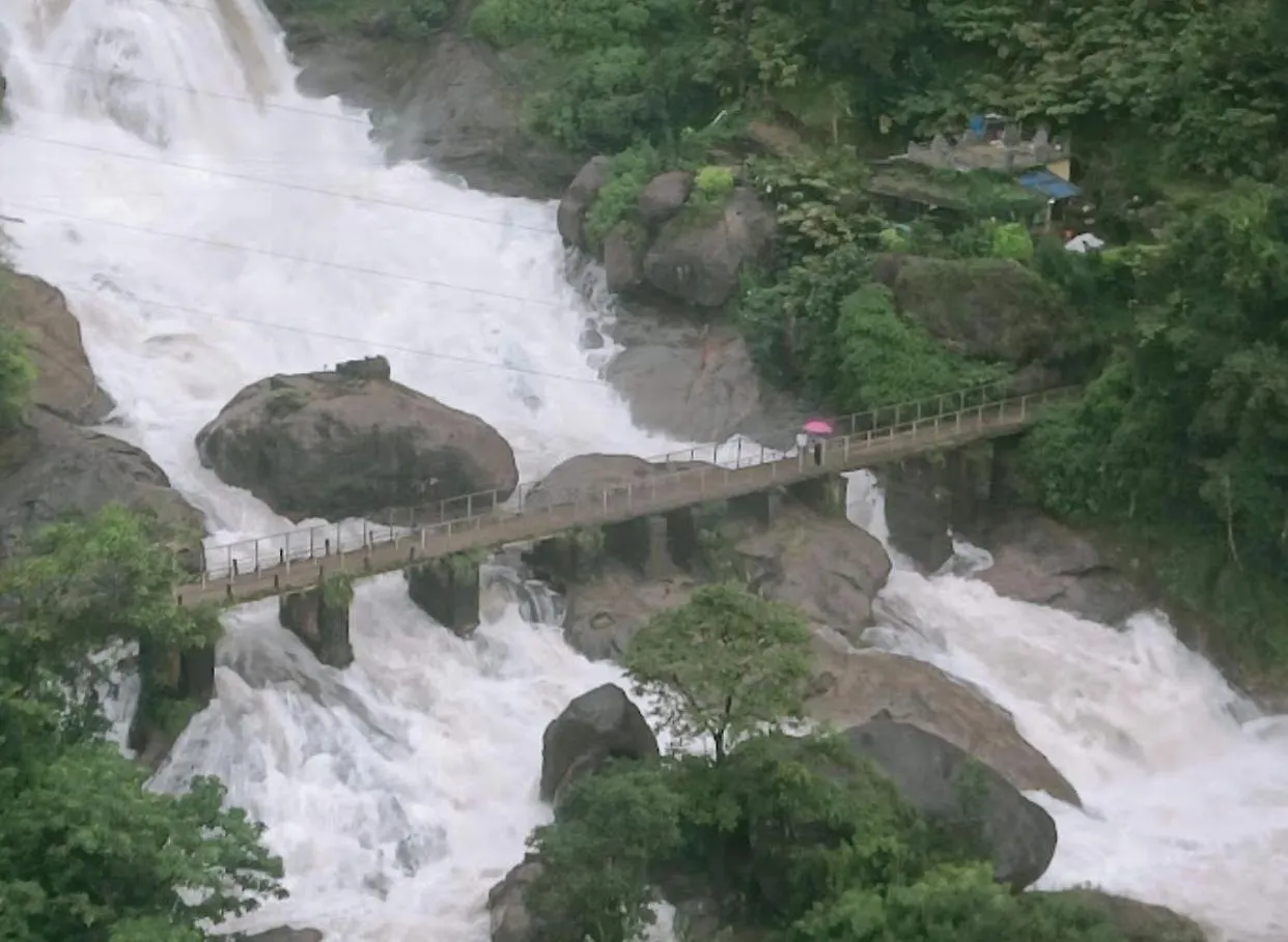 4 Rooms Individual Cottage Near Attukad Waterfalls - Hall, 4Bed Room Delux, Falls View, Located At Tea Etstae Devikolam Inde